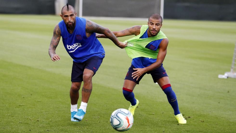 barcelona-بارسلونا-هافبک-برزیل-شیلی