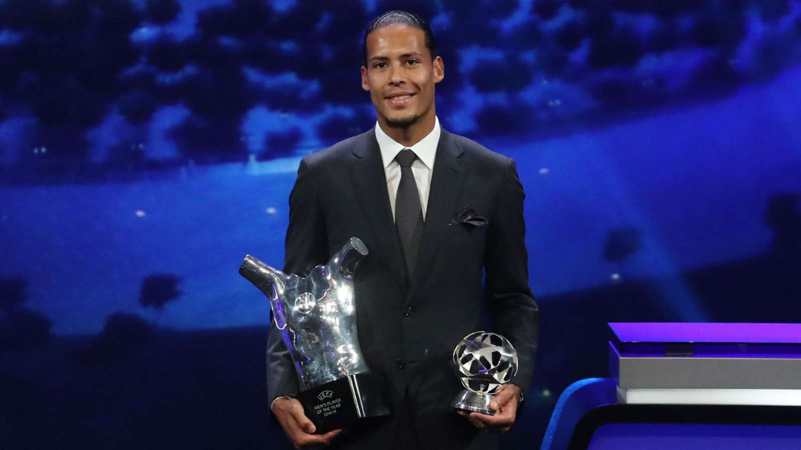 UEFA's Men's Player of the Season-بهترین بازیکن فصل-اروپا-مدافع-لیورپول-هلند