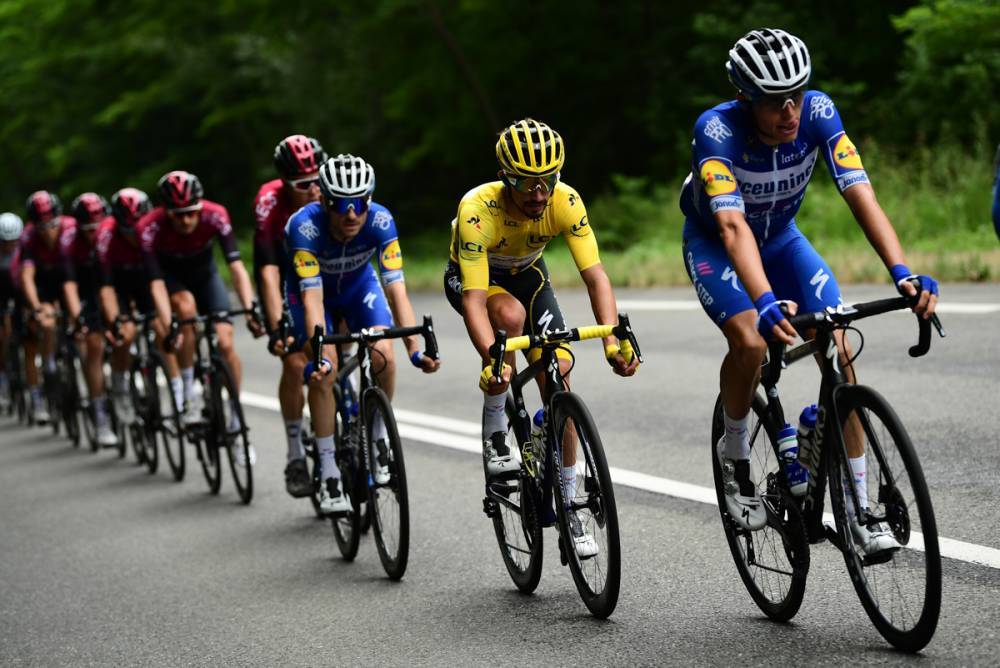 Tour de france. Тур де Франс 2019. Велосипедные гонки тур де Франс. Майки лидеров тур де Франс. Велогонкатур де Франсе.