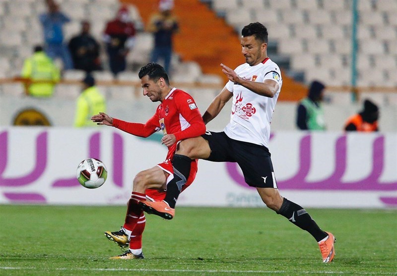 فوتبال ایران-لیگ برتر-بازی پرسپولیس و پدیده-مهاجم پدیده و مدافع پرسپولیس