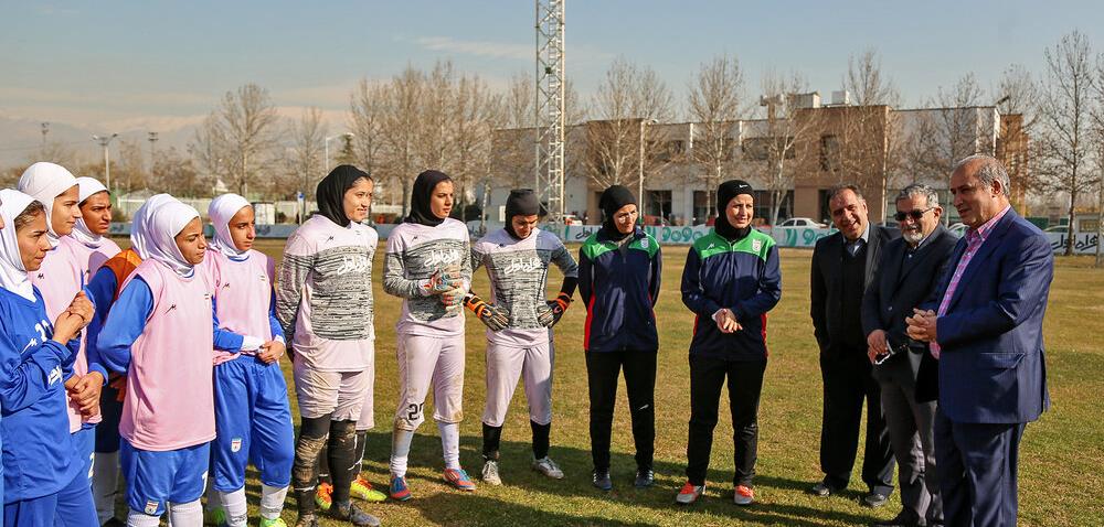فوتبال ایران-ورزش بانوان-تیم ملی فوتبال بانوان-دیدار رئیس فدراسیون فوتبال از تیم ملی بانوان ایران