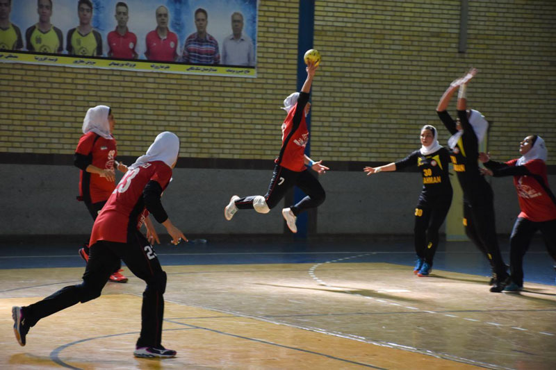 لیگ برتر هندبال بانوان؛ پیروزی مدعیان و صعود ذوب آهن به رده سوم - handball women sheida fallahi