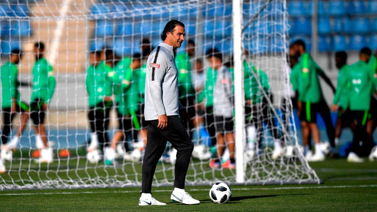 پیتزی و بازی برابر ژاپن، مسابقه‌ای به قیمت ماندن یا رفتن - saudiarabia vs japan - juan antonio pizzi saudi arabia coach