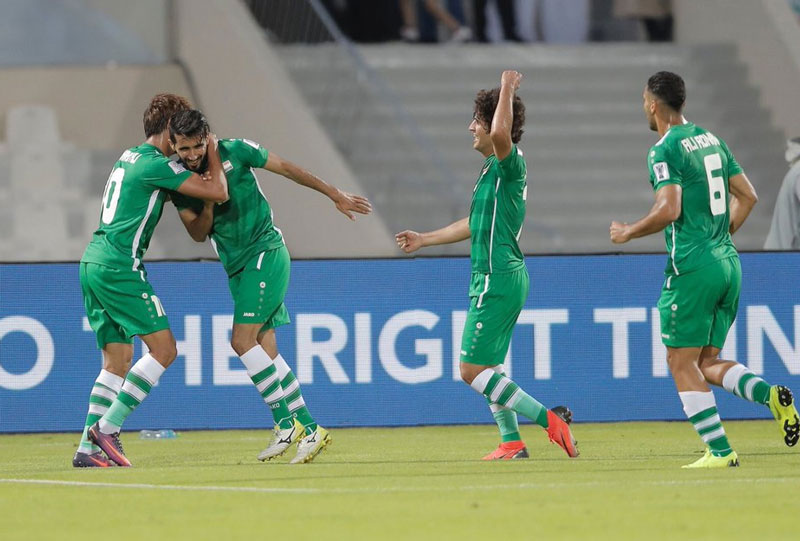 عبادت بازیکنان عراق در تمرین پیش از بازی با ایران (عکس) - Iraq national football team praying