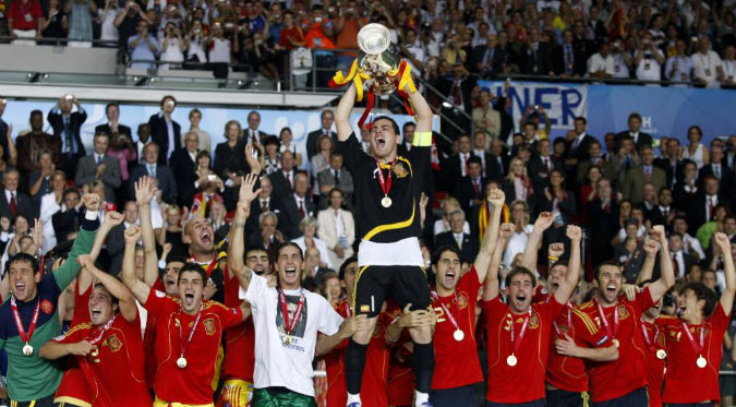 اسپانیا-ویسنته دل بوسکه-لوییس آراگونس-جام جهانی-یورو-کره جنوبی-هلند-آلمان-یوهان کرایوف-بارسلونا-تیکی تاکا
