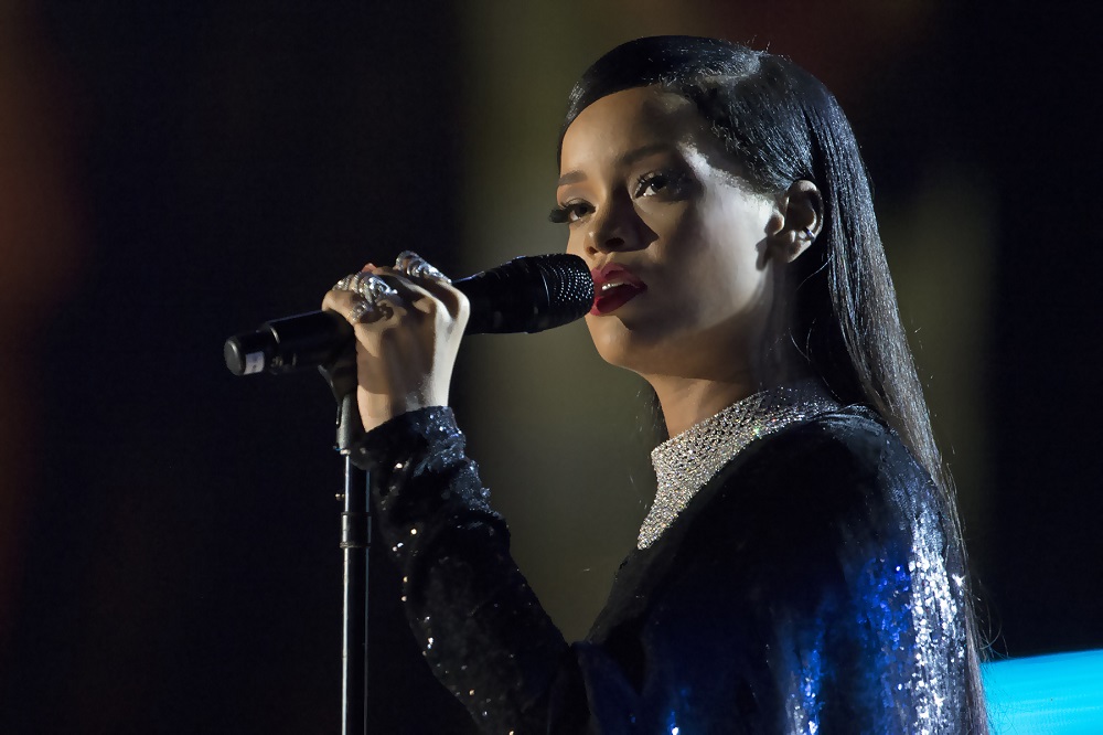 دانلود آهنگ Rihanna Take A Bow طرفداری