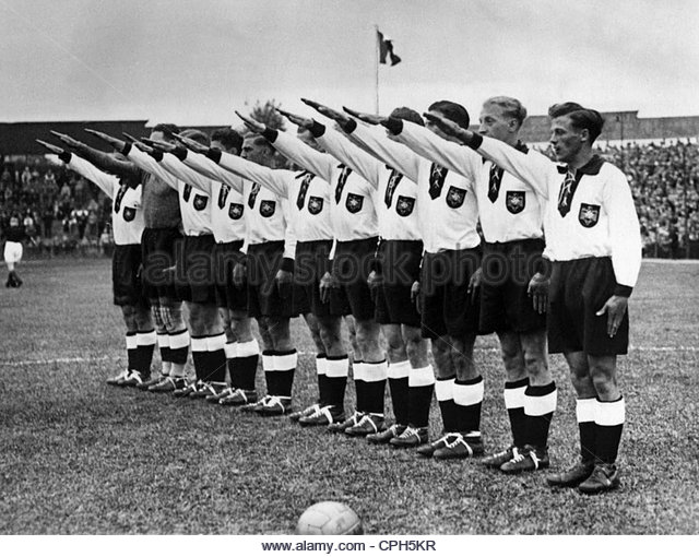 ادای احترام به روش نازیسم توسط بازیکنان آلمان در المپیک 1936