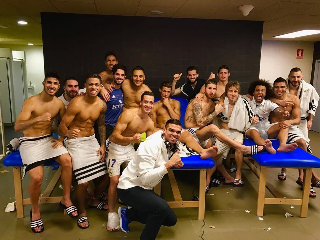 بازیکنان رئال مادرید در رختکن پس از ال کلاسیکو