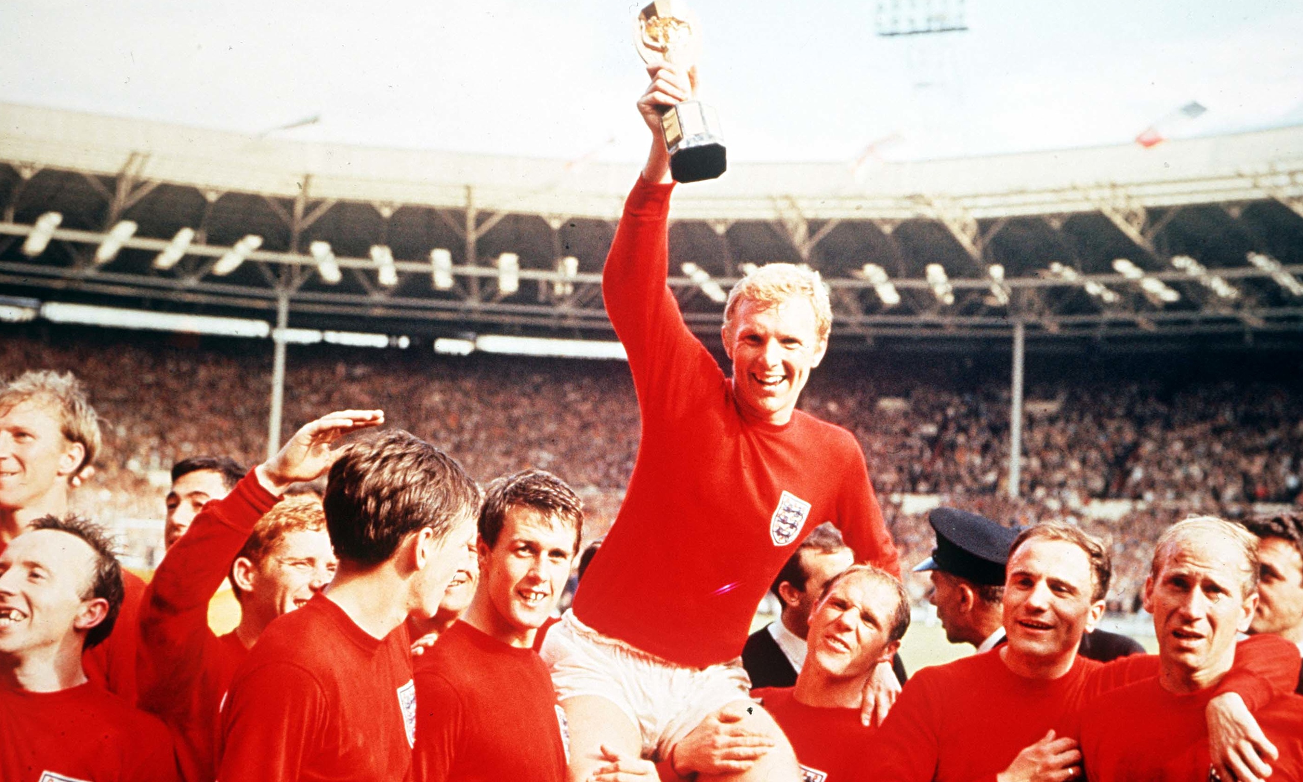 بابی مور کاپیتان انگلستان در قهرمانی جام جهانی 1966 