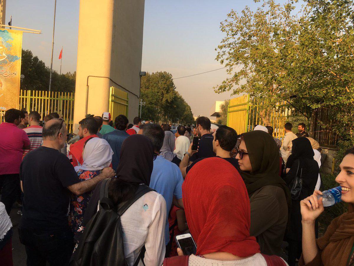 بانوان ایرانی اجازه حضور در ورزشگاه آزادی را پیدا نکردند