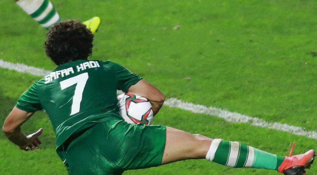 برخورد توپ به دست بازیکن عراق