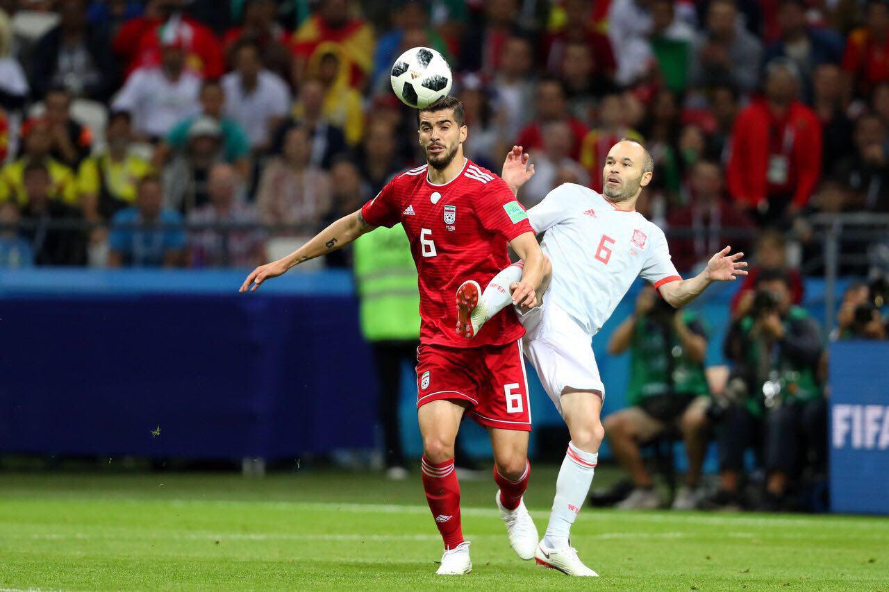 جدال سعید عزت اللهی با آندرس اینیستای بزرگ در جریان تقابل ایران و اسپانیا در جام جهانی 2018