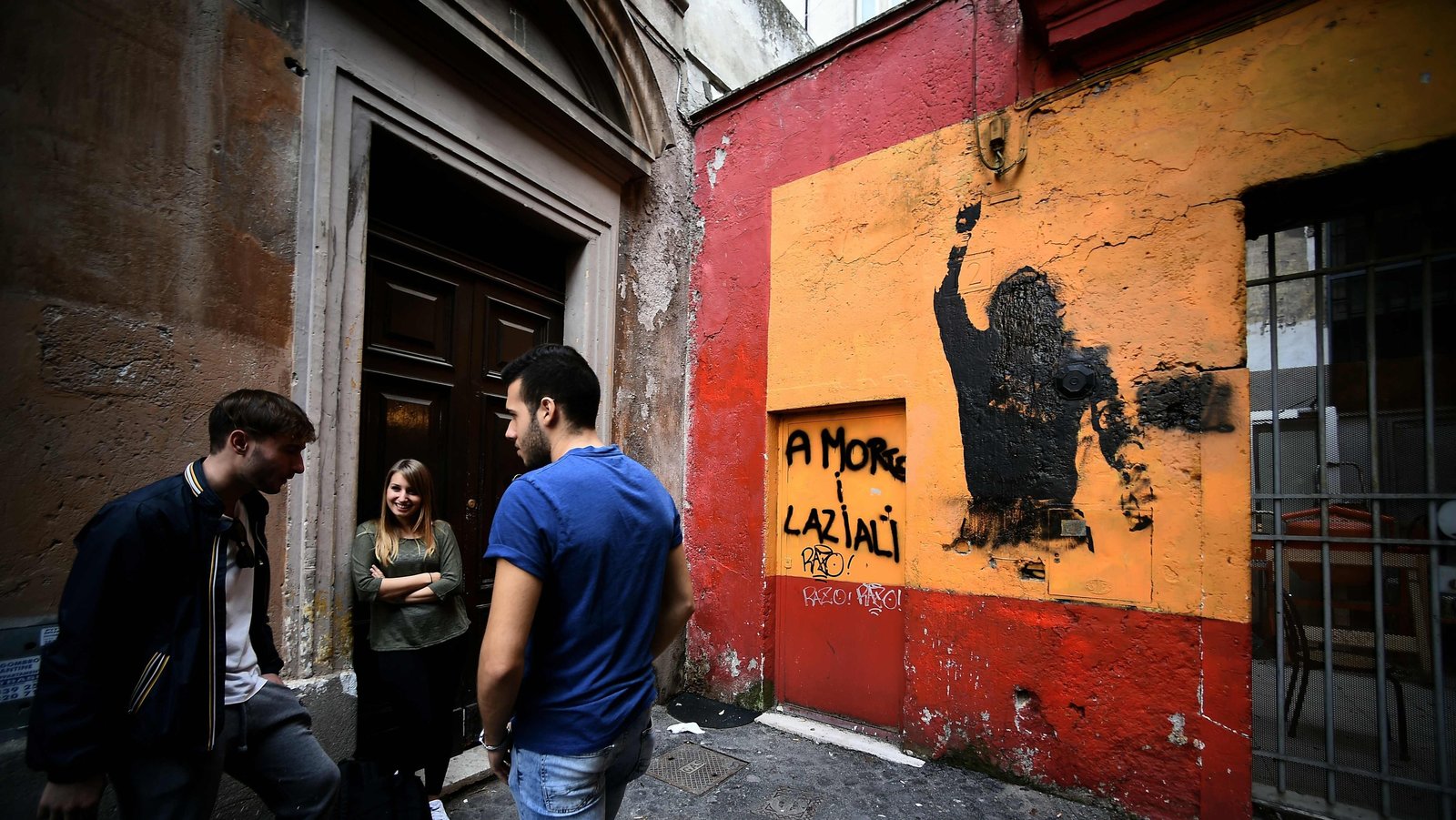 گرافیتی مشهور فرانچسکو توتی در کوچه پس کوچه های شهر رم