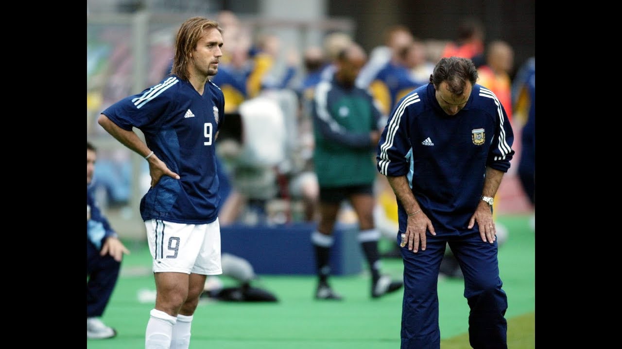 جام جهانی 1998 فرانسه، لطفا به سیستم دو مهاجمه دست نزنی