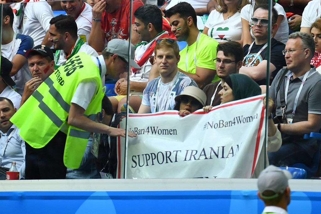 مسعود شجاعی - ممنوعیت حضور زنان در ورزشگاه - خواهر مسعود شجاعی - تعلیق فوتبال ایران - محرومیت تیم ملی ایران