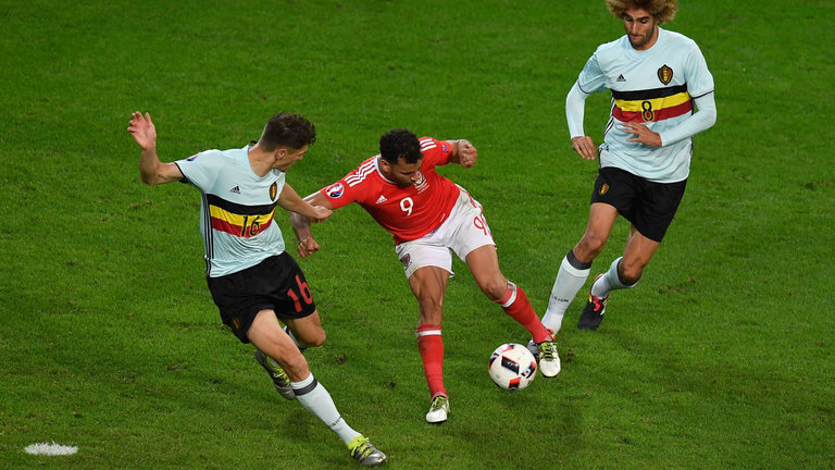 هال رابسون کانو (ولز- وست برموویچ) در یک چهارم نهایی یورو 2016 برابر بلژیک 